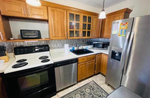 Elkins Park Apartment | Charming 2br 2b In Elkins Park, Parking, Pool
