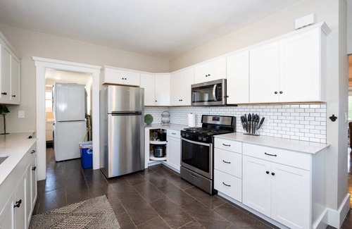 Salinas House | Charming 2BR Cottage Fully Equipped near MRY