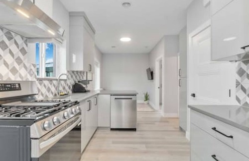 Sunset House | Charming 2BR Lane Way Home