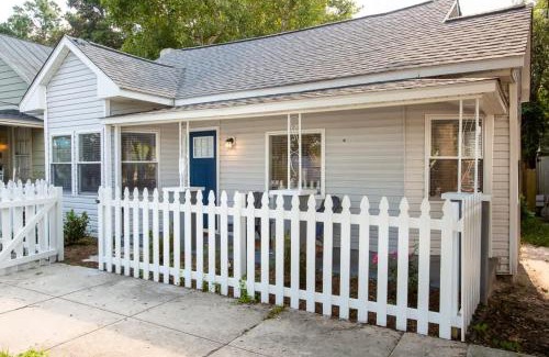 Wilmington Historic District House | Charming 2BR Wilmington Bungalow Close to Beaches