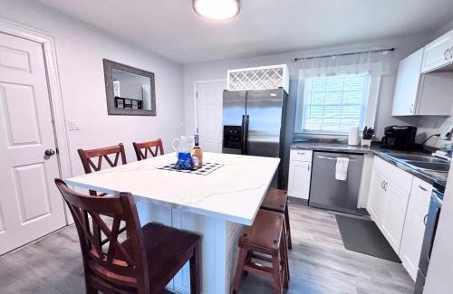 Charlotte House | Charming 3 BDRM in Charlotte - 1 mile to Uptown