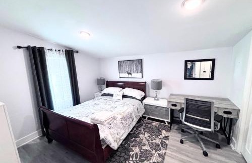 Charlotte House | Charming 3 BDRM in Charlotte - 1 mile to Uptown