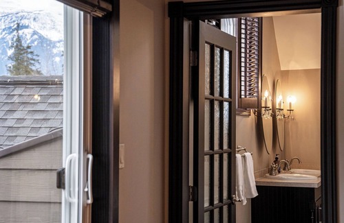 Revelstoke House | Charming 3 Bed, 2.5 Bath Home by Revelstoke Mountain Resort