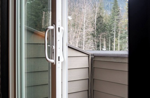 Revelstoke House | Charming 3 Bed, 2.5 Bath Home by Revelstoke Mountain Resort