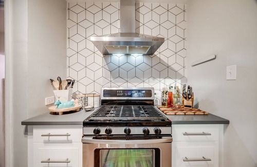 Eiber House | Charming 3 Bedroom 1940s Farm House