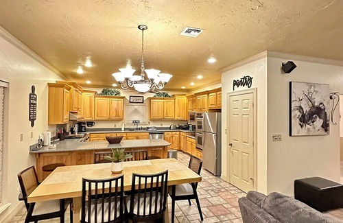 Whitehouse House | Charming 3 bedroom 3.5 bath Handicap Accessible House with Heated Indoor Pool