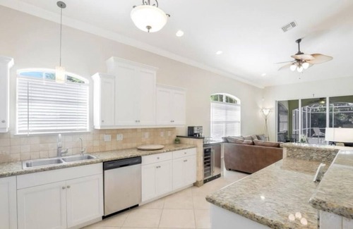 Naples Park House | Charming 3-bedroom Beach House with WiFi and AC in beautiful Naples