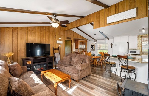 San Miguel Other | Charming 3-bedroom farmhouse with AC and WiFi 15 minutes to downtown Paso Robles