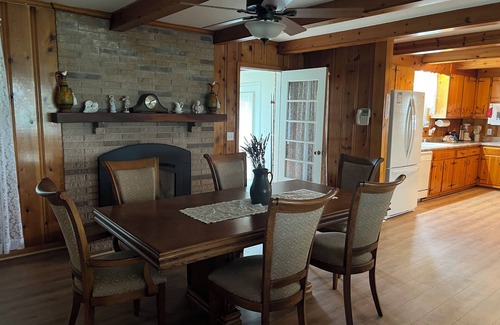 Cottontown House | Charming 3-bedroom house located in Cottontown just 20 miles from Nashville