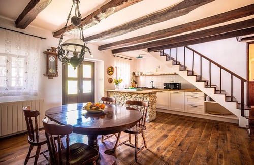 Buzet House | Charming 3-bedroom house with AC and WiFi in Sovinjak