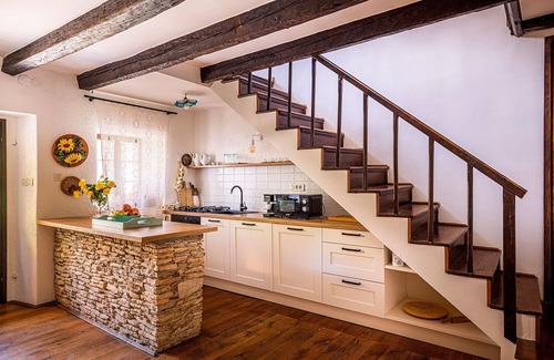 Buzet House | Charming 3-bedroom house with AC and WiFi in Sovinjak