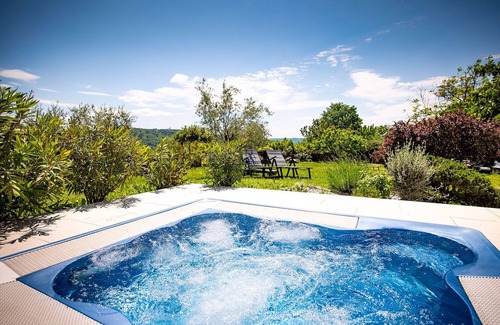 Buzet House | Charming 3-bedroom house with AC and WiFi in Sovinjak