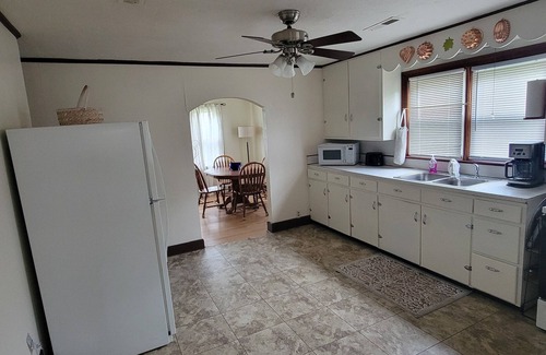 Bardwell House | Charming 3-bedroom house near ball park in quiet neighborhood