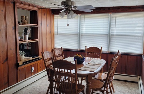 Bardwell House | Charming 3-bedroom house near ball park in quiet neighborhood
