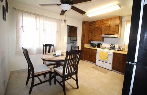 Lancaster House | Charming 3-bedroom house with WiFi, AC Near Downtown Lancaster