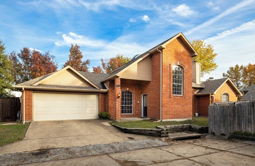 Rowlett House | Charming 3-bedroom house in Safe & Quiet Cul-de-sac with WiFi and AC