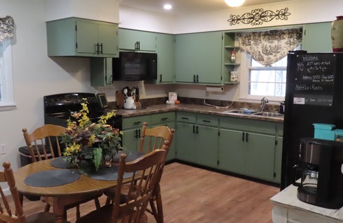 Marion House | Charming 3-bedroom house in pleasant Marion with AC, fitness room, WiFi.