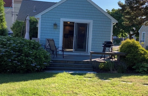 Hull House | Charming 3-bedroom house with AC & WiFi in Hull; steps to Nantasket beach
