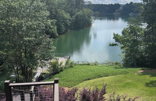Arley House | Charming 3-bedroom lake house with outdoor recreation space and a large dock.