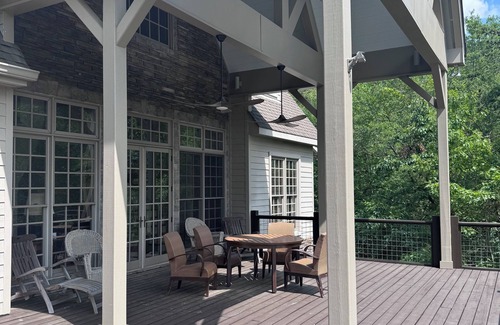 Arley House | Charming 3-bedroom lake house with outdoor recreation space and a large dock.