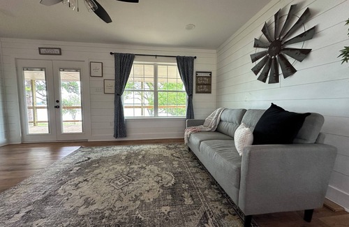 Yantis House | Charming 3-bedroom Lake House in Yantis with WiFi