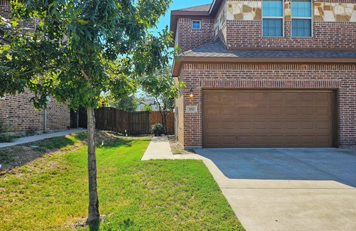 Midlothian House | Charming 3-bedroom townhome with fast WiFi in fabulous Midlothian TX