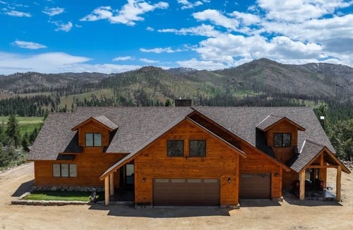 Markleeville Ski Chalet | Charming 3-bedroom large and spacious Mountain Chalet. Family Friendly.