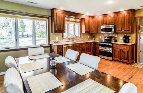 Stevensville House | Charming 3 Bedroom 3 Bath Beach Front Property