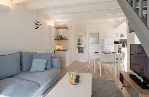 Carnac Villa | Charming 3-Room House in Carnac - 200m from Beach, Private Garden, Parking, WiFi