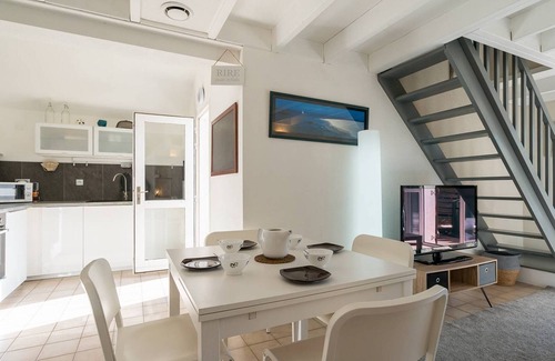 Carnac Villa | Charming 3-Room House in Carnac - 200m from Beach, Private Garden, Parking, WiFi