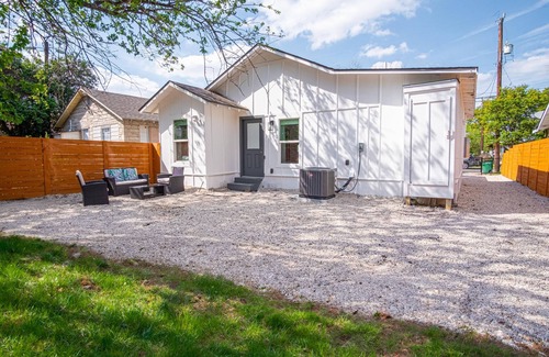 Eastside Promise Neighborhood Cottage | Charming 3br/1ba Close to Vibrant Downtown