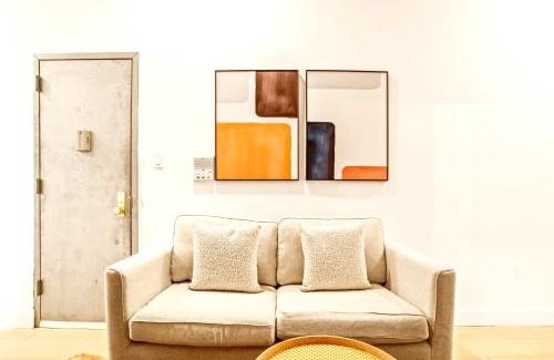 Ukrainian Village Apartment | Charming 3BR 1Bath Apartment