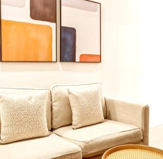 Ukrainian Village Apartment | Charming 3BR 1Bath Apartment