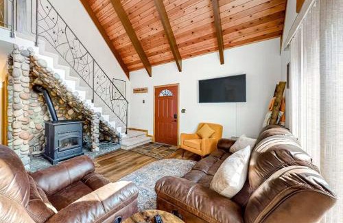Pla-Vada Woodlands House | Charming 3BR Cabin Close to Donner Lake