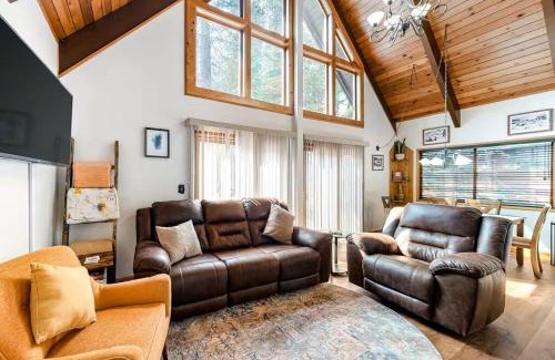 Pla-Vada Woodlands House | Charming 3BR Cabin Close to Donner Lake