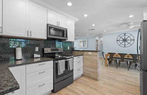 Jupiter House | Charming 4-Bedroom Beach Bungalow with Idyllic Pool & Backyard