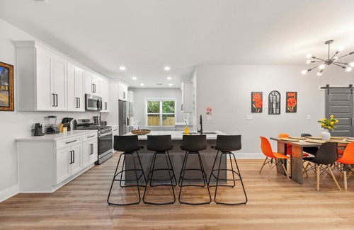 Atlanta House | Charming 4-bedroom building in terrific Atlanta by Deity Villas