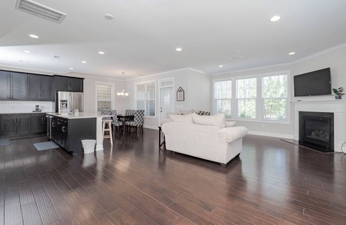 Apex House | Charming 4-Bedroom Family Home