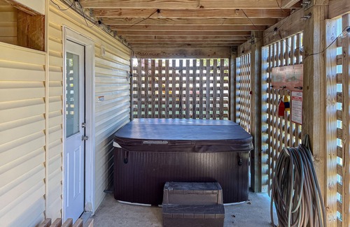 Colington Harbour House | Charming 4BR waterfront home with Private Hot Tub