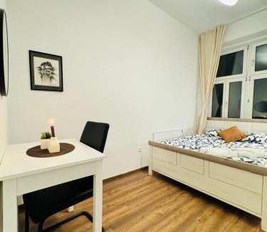 Liesing Apartment | Charming 5BR Shared Apt, Minutes from Atzgersdorf