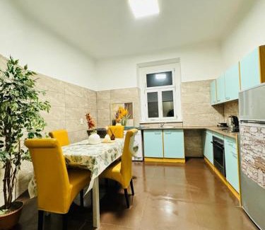 Liesing Apartment | Charming 5BR Shared Apt, Minutes from Atzgersdorf