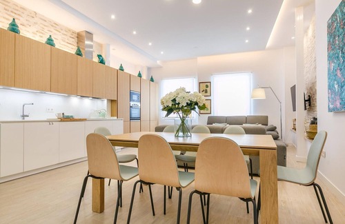 El Arenal Villa | Charming 6-Bedroom House with Terraces in the Heart of Historic Seville