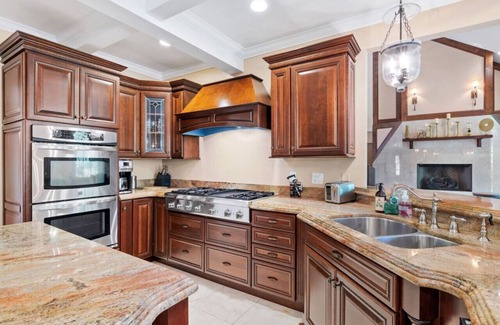 Canonsburg House | Charming 7bedroom retreat in a serene neighborhood