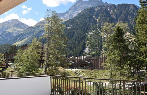 Pralognan-la-Vanoise Apartment | Charming Apartment with Large Terrace, Close to Ski Lift and Aquatic Center