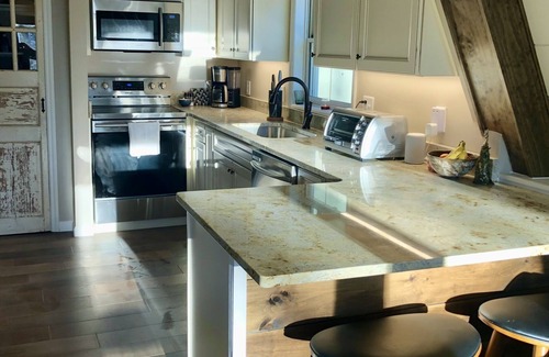 Boone Cottage | Charming A-frame cottage✨Boone & Blowing Rock✨Bold Creek✨Huge Deck✨Hound Ears