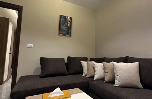 Al Swaifyeh Apartment | Charming Amman Apartment With Modern Ame
