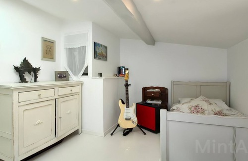 Olonzac House | Charming and chic townhouse with sunny terrace and outdoor dining