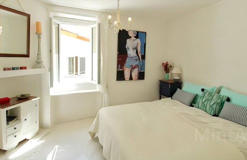 Olonzac House | Charming and chic townhouse with sunny terrace and outdoor dining