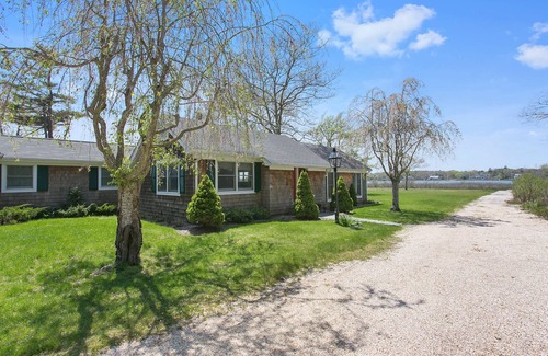 Quogue Cottage | Charming and Serene Waterfront 2-bedroom Cottage in Quogue