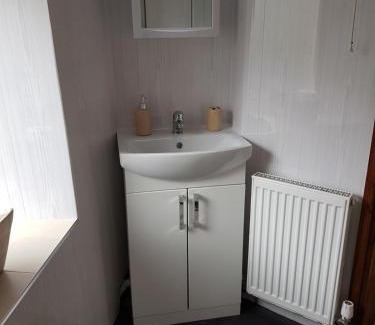 Cwm Frwd Oer House | Charming and unique little Welsh Cottage